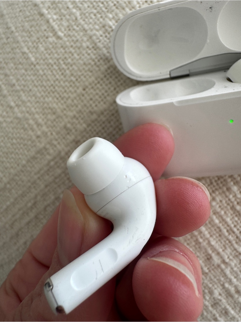AIRPODS PRO - First Gen - Picture 7 of 7